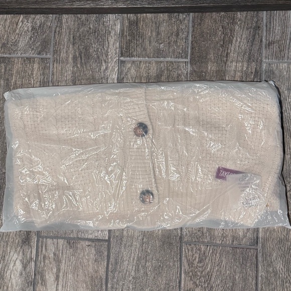 NWT Red Taylor’s Version Cardigan OFFICIAL Taylor Swift XS/S - Picture 3 of 8